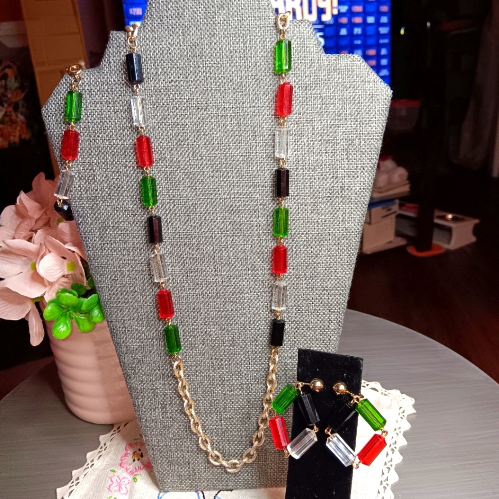 Vintage 1975 Sarah Coventry VOGUE Beaded Necklace, Bracelet & Earring Set *RARE*